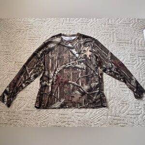 Men’s mossy oak camo long sleeve shirt